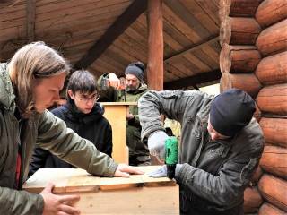 В Черняевском лесу Перми прошёл мастер-класс по изготовлению совятников